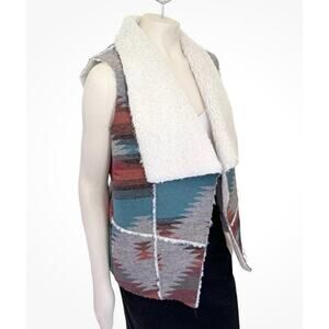 Mossimo Supply Co Women's Western Boho Aztec Rodeo Faux Sherpa Open Vest. Small